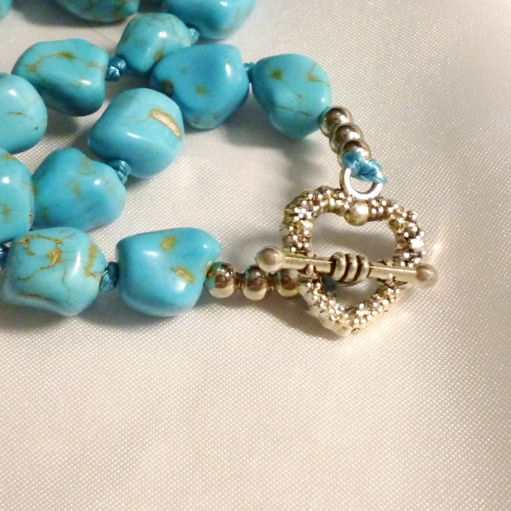 Southwestern Necklace Faux Turquoise Nugget Hand Knotted 18.5" Heart Toggle - Picture 3 of 4